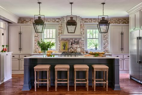 Creole Cottage Kitchen, New Orleans Aesthetic Kitchen, Creole Interior Design, New Orleans Style Kitchen, Room Ideas Beachy, New Orleans Interior Design, Creole Kitchen, Summer Room Ideas, New Orleans Style Homes