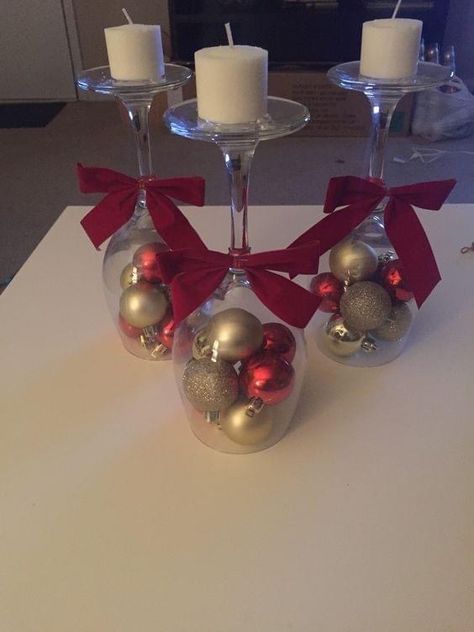 Christmas Decor Ideas Wine Glasses, Christmas Decor With Wine Glasses, Repurposed Wine Glasses, Wine Glass Gift Ideas Filled, Wine Glass Christmas Crafts, Wine Glass Christmas Decorations, Christmas Wine Glass Candle Holder, Wine Glass Centerpieces, Ideas Decoracion Navidad