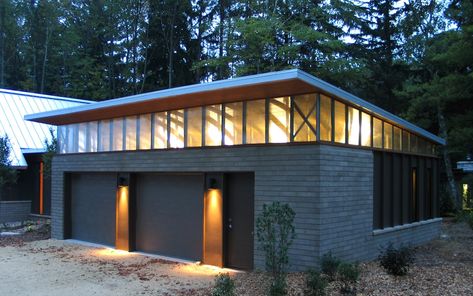 house in the woods — JOHNSEN SCHMALING ARCHITECTS Elevated Patio, Studio Exterior, Private Couple, Port Washington Wisconsin, Loft Garage, Garage Designs, Rural Architecture, Garage Exterior, Living Hall