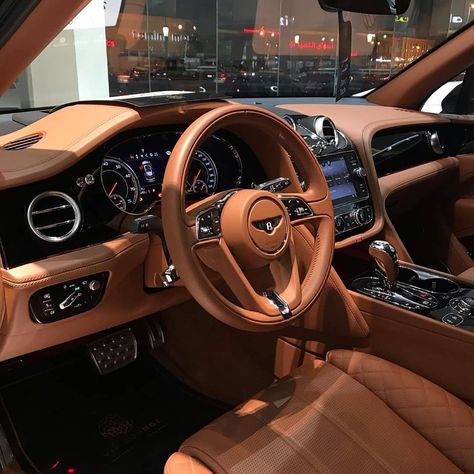 Bentley Bentayga Bentley Car Interior, Bentley Jeep, Bentley Bentayga Aesthetic, Cream Bentley, Bentley Bentayga Interior, Bentley Bentayga 2022, Bentley Interior, Bentley Suv, Luxury Cars Bentley