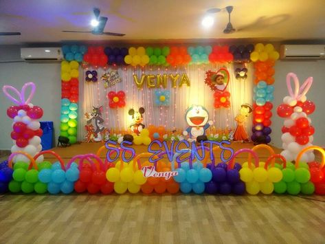 The best balloon Decorations in vizag by SS EVENT MANAGEMENT provides the best birthday Decorations at best price. Birth Decoration Ideas, Indian Birthday Decorations At Home, Ballon Decoration Ideas Events, Balloon Backdrop Ideas, Pentas Seni, Birthday Party Halls, Jungle Theme Decorations, Balloon Arch Diy, Birthday Theme Decoration