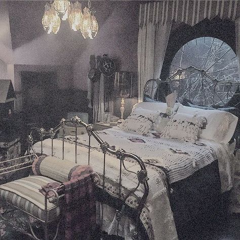 White Goth Room Aesthetic, Claudia Core Aesthetic, Creepy Bedroom Aesthetic, Vampire Room Ideas, Gothic Room Bedroom, Angelcore Bedroom, Victorian Aesthetic Bedroom, Siren Room, Creepy Bedroom