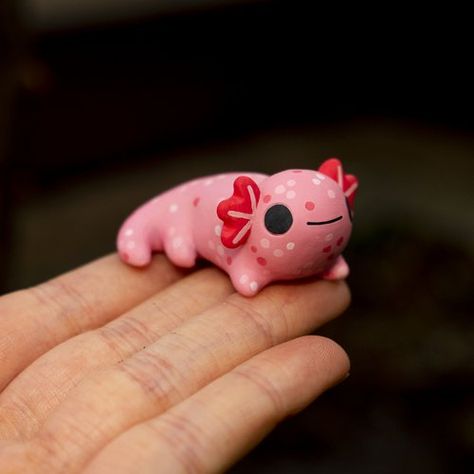 Air Dry Clay Axolotl, Axolotl Clay Art, Clay Figurines Diy, Taraminart Clay, Clay Crafts Animals, Polymer Clay Axolotl, Axolotl Clay, Cute Polymer Clay Animals, Cute Clay Animals