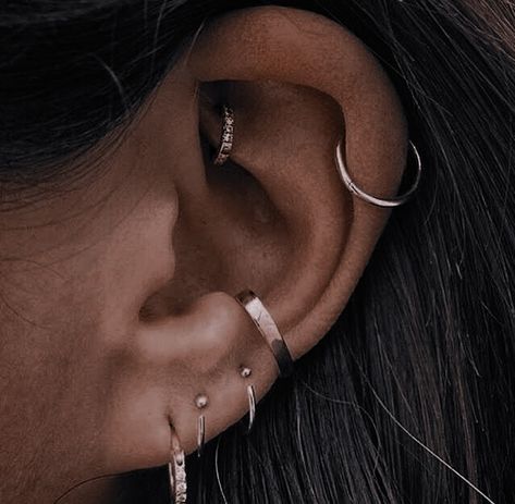 Maeve Wiley Aesthetic, S X Education, Hope Mikaelson The Originals, Maeve Wiley, Rose Hathaway, Types Of Ear Piercings, Cool Ear Piercings, Aria Montgomery, Kate Bishop