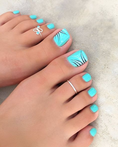 27 Trendy Vacation Toe Nail Designs For An Ultimate Getaway Beach Toe Nails, Toe Nail Colors, Toenail Designs Summer, Feet Nail Design, Pedicure Designs Toenails, Gel Pedicure, Pedicure Nail Designs, Pedicure Colors, Gel Toe Nails