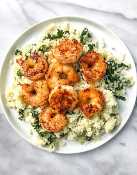 Spinach Cauliflower Rice, Spinach Cauliflower, Keto Shrimp Recipes, Keto Shrimp, Frozen Cauliflower Rice, Recetas Keto, Creamy Spinach, Spicy Shrimp, Sea Food