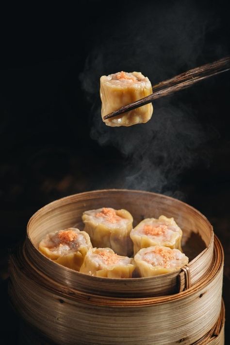 Siomay Photography, Dimsum Ayam, Iphone Food Photography, Asian Food Photography, Rustic Food Photography, Healthy Food Photography, Food Photography Dessert, Photography Food Styling, Bamboo Steamer