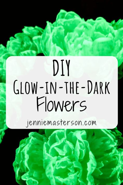 Glow Party Decorations, Glow In Dark Party, Glowing Flowers, Diy Glow, Flowers For Home, Blacklight Party, Glow Birthday, Crafts Sewing Projects, Dark Flowers