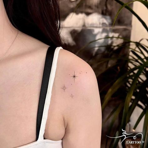 Sparkle Tattoo Design, The Star Tattoo, Star Tattoo On Shoulder, Tattoo Design Ideas For Women, Nautical Star Tattoos, Front Shoulder Tattoos, Sparkle Tattoo, Small Star Tattoos, Basic Tattoos