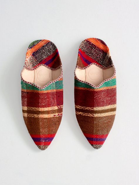 Limited edition Moroccan Boujad Pointed Babouche Slippers with a brown, deep red and orange check pattern. The leather and textile slippers have been handcrafted from vintage plaid Boujad fabric. A limited number of slippers can be produced from the lengths of this hand sourced fabric making each pair unique. Shop now. Turkish Hammam, Palm Leaf Baskets, Bohemia Design, Moroccan Pouffe, Moroccan Slippers, Babouche Slippers, Hammam Towels, Bohemian Handmade, Cotton Drawstring Bags