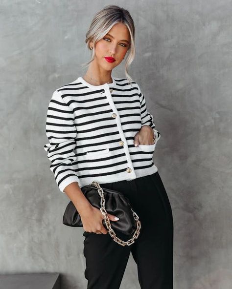 Meeting Outfit, Buttoned Cardigan, Neutral Outfits, Black And White Cardigans, Stripe Cardigan, Paris Style, Vici Collection, Over 60 Fashion, Knit Poncho