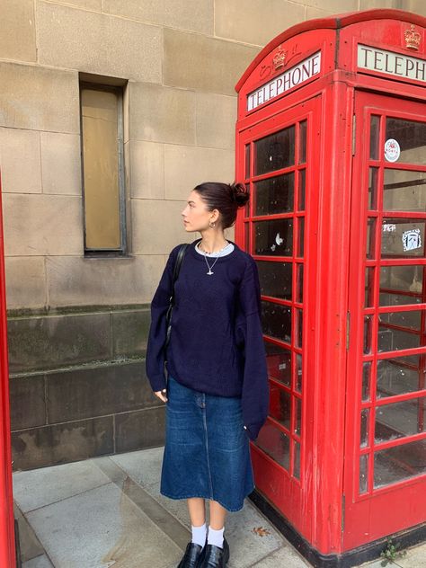 Demin Midi Skirt, Denim Long Skirt Outfit Aesthetic, Long Skirt Outfits Vintage, Long Denim Skirt Outfit Autumn, Denim Long Skirt Outfit Winter, Long Denim Skirt Autumn Outfit, Long Skirts With Loafers, Sweater With Denim Skirt, Long Denim Skirts Outfit