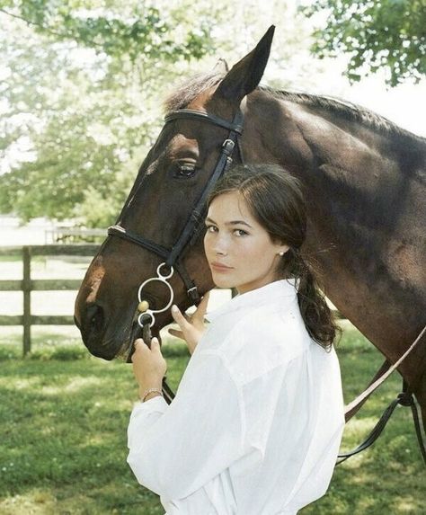 Grace Burns, Foto Cowgirl, Equestrian Aesthetic, Rural Living, Super Rich, Old Money Style, Sporty And Rich, Rich Kids, Old Money Aesthetic