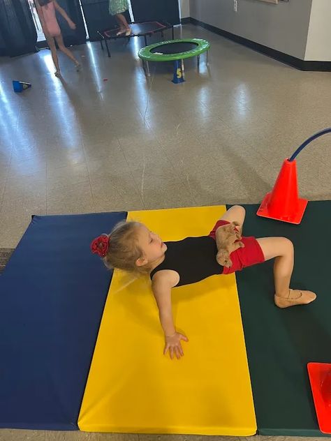 Preschool Gymnastics Games, Toddler Gymnastics Activities, Teaching Gymnastics, Preschool Gymnastics Lesson Plans, Toddler Gymnastics, Gymnastics Lessons, Preschool Gymnastics, Gymnastics For Beginners, Health Game