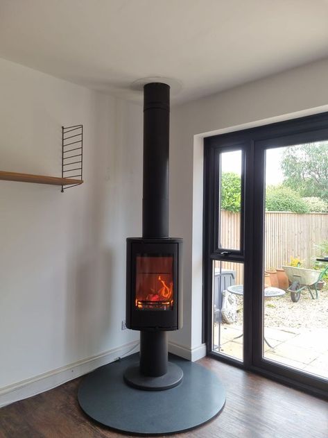 Contura 870 woodburner in corner of a room Corner Log Burner, Corner Stove, Wood Burning Stoves Living Room, Tv Above Fireplace, Log Burner Living Room, Stove Installation, Pot Belly Stove, Wood Stove Fireplace, Fireplace Logs