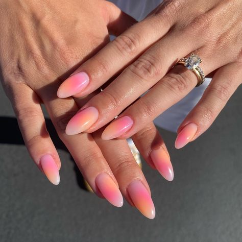 From Square To Almond Nails, Vacay Nails Almond, Peach Aura Nails, Sun Set Nails, Ora Nails Ideas, Light Aura Nails, Ombre Nail Designs Summer, Gel X Nail Designs Summer, Summer Nails Aura