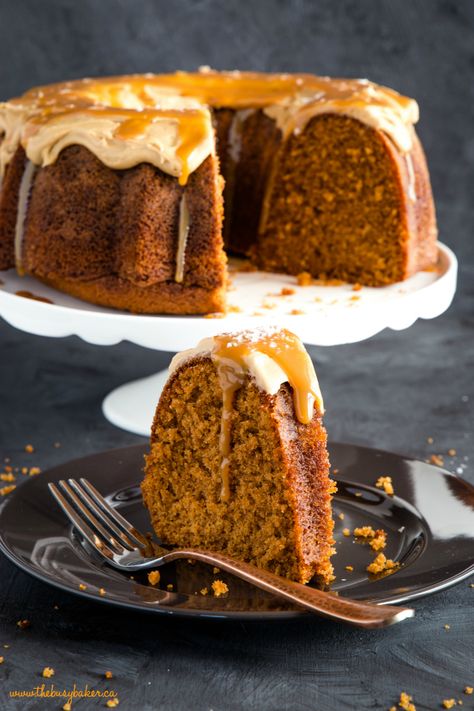 This Best Ever Salted Caramel Pudding Cake is so moist and flavourful with the perfect balance of salty and sweet! A tender caramel-flavoured cake is topped with salted caramel frosting, caramel sauce, and flaked sea salt! Recipe from thebusybaker.ca! #saltedcaramel #caramel #cake #puddingcake #bundtcake #dessert #easyrecipe #easydessert #sweet #treat #simple #fall #winter #autumn Pumpkin Bundt Cake Recipes, Pumpkin Bundt, Tupperware Products, Beaux Desserts, Tupperware Recipes, Microwave Cake, Pumpkin Bundt Cake, Recipes Pumpkin, Caramel Pudding