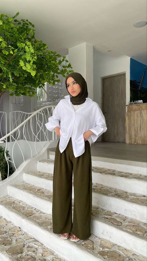 Casual Outfits Hijabis, Modest Business Casual Outfits, Hijab Modest Outfits Summer, Hijab Styles Summer, Hijab Outfit Inspo Casual, Modest Outfit Ideas For Summer, Holiday Modest Outfits, Holiday Outfits Summer Hijab, Casual Modest Outfits Hijab