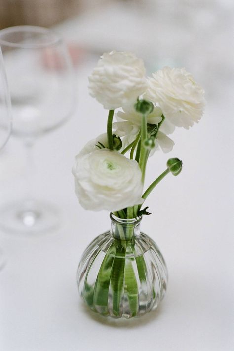 Christening Themes, Bud Vases Wedding, Wedding Cake Simple Elegant, Ranunculus Wedding, Wedding Flower Guide, White Flower Arrangements, Winter Wedding Bouquet, White Ranunculus, Small Centerpieces