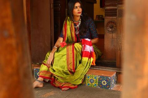 Riding a Rainbow: The Weavers of Ilkal Saree Ilkal Saree, Maharashtrian Saree, Pure Cotton Sarees, Elegant Attire, Fancy Blouse Designs, Fancy Blouses, Cotton Sarees, Saree Look, Traditional Sarees