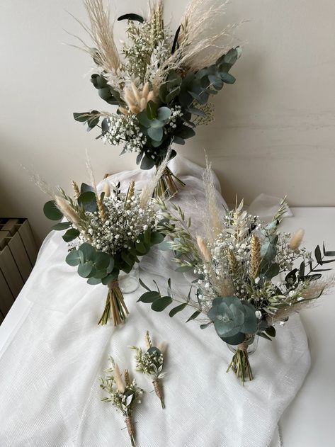 3/5/7 Rustic Dried Flower Buttonhole // for Wedding Baptism | Etsy UK Groom Buttonhole, Dried Gypsophila, Buttonhole Flowers, Groom Buttonholes, Dried Flowers Wedding, Bridal Bouquet Flowers, Pampas Gras, Botanical Wedding, Dried Flower Bouquet