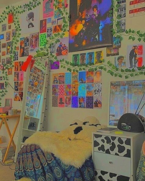 indie kids on Instagram: “room decor inspo pt 8🧚‍♀️” Indie Kid Room, Indie Room Inspo, Indie Rooms, Indie Room Ideas, Chambre Indie, Indie Bedroom, Chill Room, Retro Room, Indie Room Decor