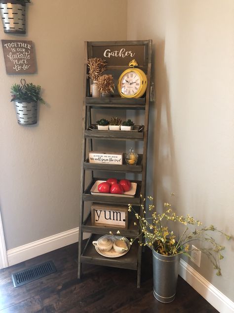 Farmhouse Ladder Decor Coffee Rack, Ladder Diy, Farmhouse Ladder, Cozy Farmhouse Living Room, Farmhouse Living Room Decor Ideas, Rustic Farmhouse Living Room, Farmhouse Living Room Decor, Casa Country, Ladder Shelf