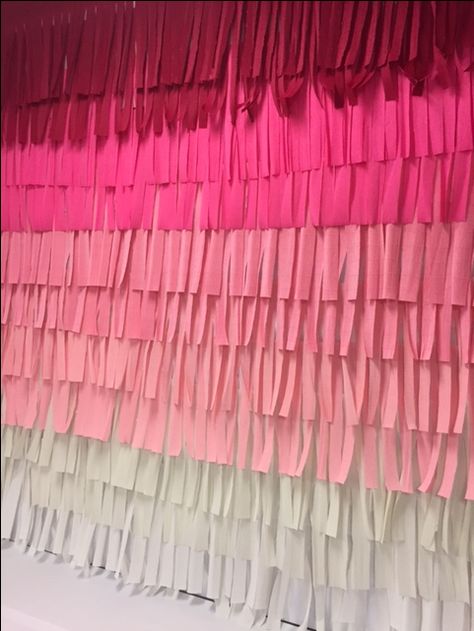 Crepe Paper Photo Backdrop, Crepe Paper Wall Decorations, Crepe Paper Decorations Backdrop, Fest Decoration Ideas College, Stall Ideas For College Fest, Diy Crepes, College Fest Decoration Ideas, Photo Booth Backdrop Ideas, Crepe Paper Backdrop