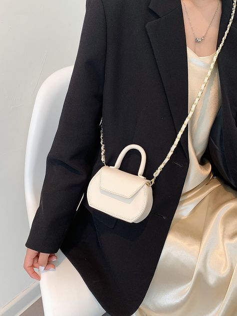 White Fashionable Collar  PU Leather Plain  Embellished   Women Bags Cute Sling Bags Women Fashion, Bag Design Drawing, Cute Sling Bags, Small Bag Outfit, Sling Bags Women Fashion, Mini Bag Outfit, White Sling Bag, Woman Sling Bag, Tattoo Ladies