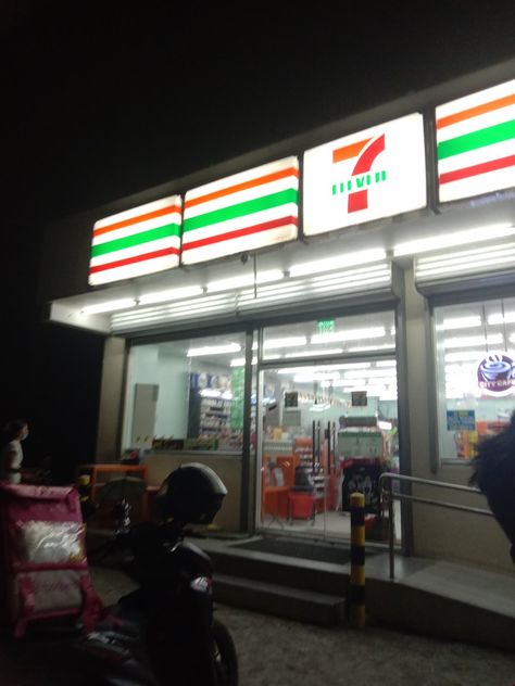 Pinoy 711 pang prank haha Apple Pay Prank Picture, 7 Eleven With Friends, Seven Eleven Prank Photos, Pranks Ideas Pictures, 7 Eleven Prank Photo, Food Prank Picture, Fake Photos To Prank Your Friend, Jollibee Prank Picture, 711 Aesthetic