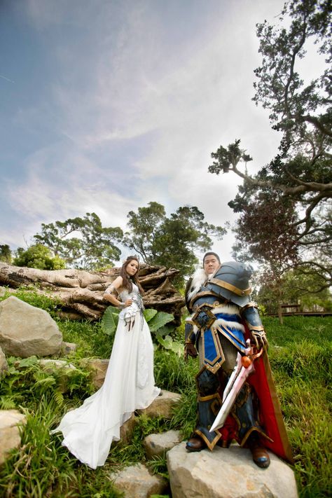 Ain't No Wedding Like An Incredible World Of Warcraft Cosplay Wedding.. this is amazing, love it when people unabashedly show their passion and love for their hobbies, whatever they may be. Gamer Wedding, Couples Cosplay, Geeky Wedding, Nerdy Wedding, Creative Outfits, Wedding Dress Patterns, Wedding Pics, World Of Warcraft, Real Brides