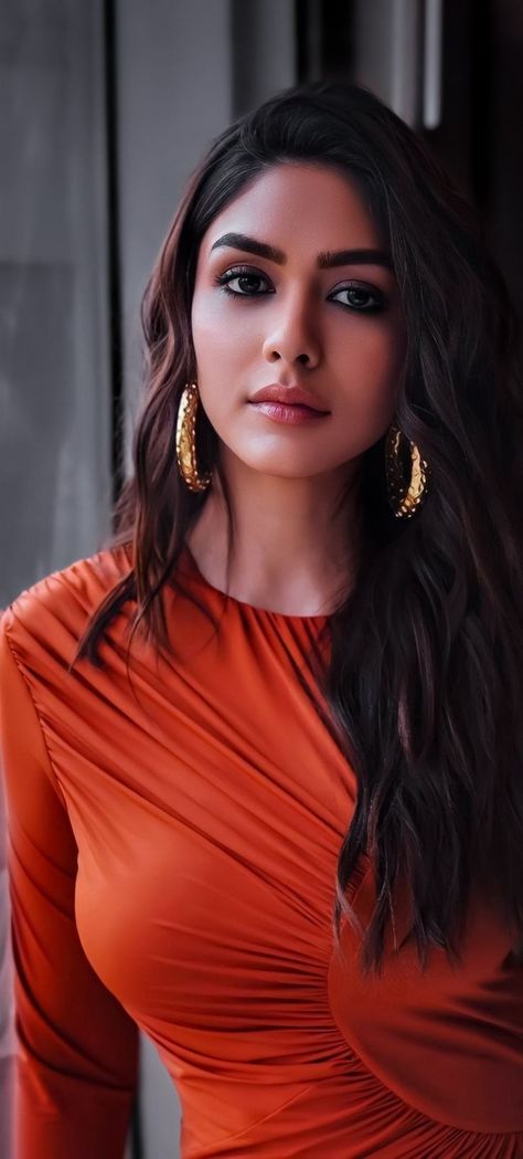 Mrunal Thakur Wallpaper, Mrunali Thakur, 90s Indian Actresses, Mrunal Thakur Hot Pics, Murnal Takur, Mrinal Thakur, Abhi Pragya, Sita Ramam, Hd Face