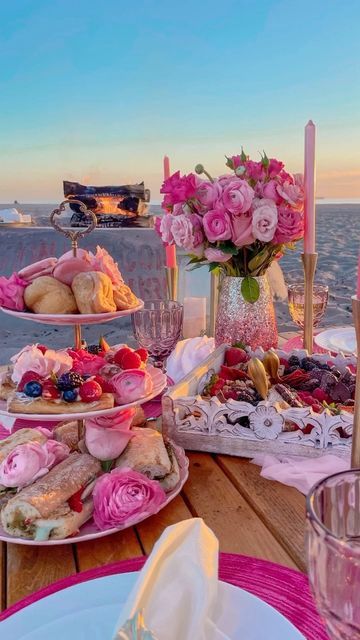 Pink Brunch, Boat Birthday, Laduree Paris, Beach Birthday Party, Picnic Inspiration, Cute Birthday Ideas, Picnic Birthday, Yacht Party, Picnic Ideas