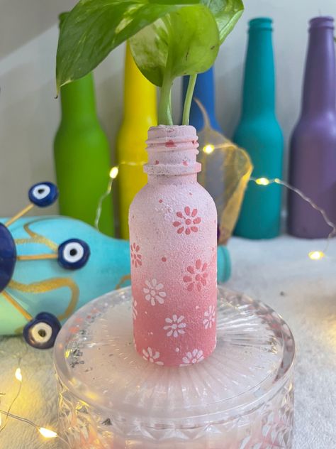 Glass Bottle Painting Ideas Easy, Aesthetic Bottle Painting, Bottle Paintings, Bottle Fairy Lights, Acrylic Paint Bottles, Butterfly Lamp, Decorative Glass Jars, Easy Mandala, Painted Glass Bottles