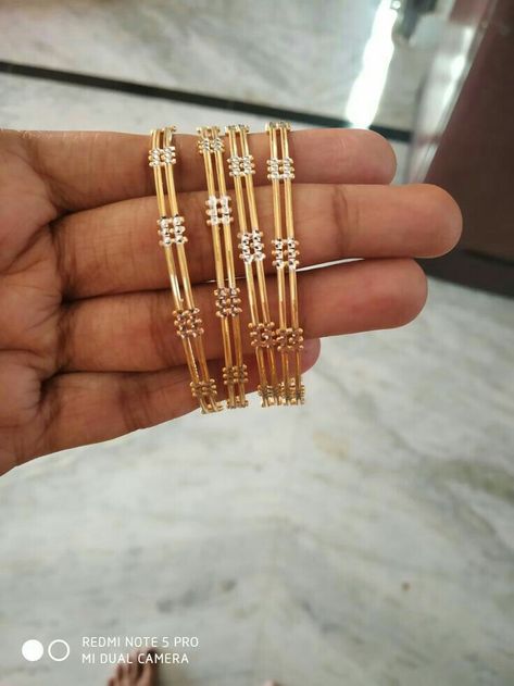 Four Bangles Set Gold, Bangels Designes Gold For Women, Bangal Designs In Gold, Plain Gold Bangles Simple, Rhodium Bangles Gold, Simple Bangle Designs Gold, Bangle Designs Gold, Daily Use Gold Bangles Indian, Bangles Jewelry Designs Gold