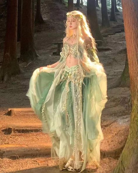 Iridescent Fairy Costume, Pastel Fairy Outfit, Fairy Rennaisance Outfits, Light Elf Aesthetic, Nature Inspired Dress Illustration, Tinkerbell Aesthetic Outfit, Nature Fairy Outfit, Fairy Fashion Aesthetic, Fairy Green Dress