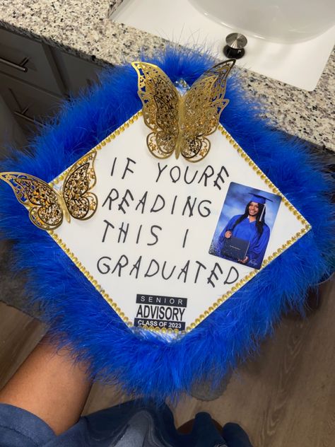 If Your Reading This I Graduated Cap, Cap And Gowns Decoration Ideas, Royal Blue Grad Cap Ideas, Cap Decoration Graduation 8th Grade, Cap Gown Decoration, 8th Grade Cap Ideas, Navy Blue Grad Cap Ideas, 8th Grade Grad Cap Ideas, Puerto Rican Graduation Cap