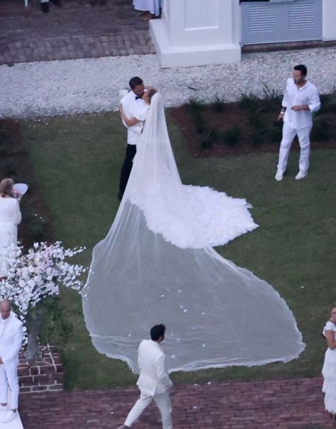 Jennifer Lopez Wedding, Ben Affleck Jennifer Lopez, Diane Sawyer, Breathtaking Wedding, Gorgeous Couple, Georgia Wedding, Second Weddings, Jennifer Garner, Chapel Wedding