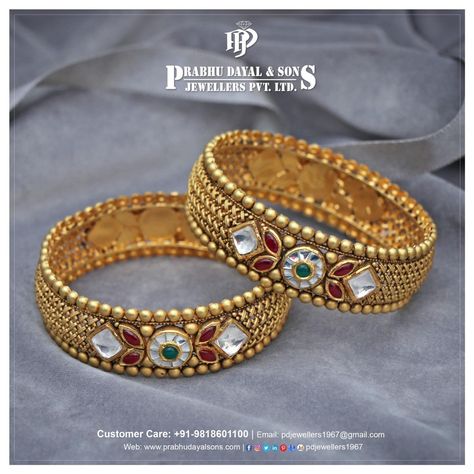 Kangan Design Gold Bangles, Gold Jewellery Bangles, Gold Jwellary, Antique Gold Bangles, Antique Gold Jewellery, Antique Necklace Gold, Gold Kada, Jewellery Bangles, Jay Shetty