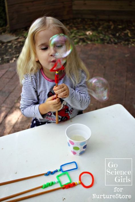 If you have a triangular bubble wand, what shape bubbles do you get Diy Bubble Wands, Bubble Science, Bubble Mixture, Bubble Play, Bubble Activities, Science Kids, Bubble Blowing, Shapes Kindergarten, Bubble Fun