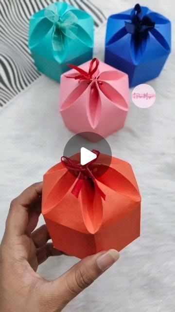 Diy Chocolate Packing Ideas, Chocolate Boxes Diy, How To Make Small Gift Boxes Easy, Diy Small Gift Boxes How To Make, Easy Diy Gift Box Ideas How To Make, Small Chocolate Gift Ideas, How To Pack A Gift How To Wrap, Unique Packing Ideas, Paper Chocolate Box Diy