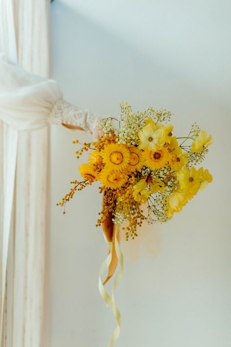 Yellow Photoshoot, Retro Photoshoot, Yellow Bouquets, Sugar Hill, Cottage Rose, Retro Yellow, Summer Bouquet, Spring Bouquet, Rose Style