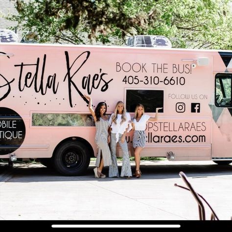 this boutique bus wrap is :) Mobile Boutique Bus, Box Trailer Boutique, Fashion Trucks Mobile Boutique, Boutique Trailer Mobile Shop, Trailer Boutique Ideas, Trailer Boutique, Boutique On Wheels, Bus Boutique, Boutique Truck