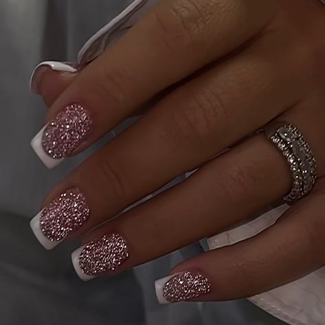 Simple Acrylic Nails Glitter, Sparkly Summer Nails Glitter, Nails Designs Ombre, Sparkly Gel Nails, Glitter Wedding Nails, Pink Sparkly Nails, Glamorous Birthday, Birthday Nail Designs, Classy Looks