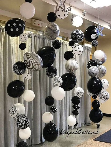 Balloons On Floor Decor, Balloon Roof Ceilings, Hanging Balloons From Ceiling Decoration, Balloon Garland Hanging From Ceiling, Hanging Balloons On Wall, Hanging Balloon Decorations, Balloon Ceiling Decorations Diy, Balloon Hanging From Ceiling, Hang Balloons From Ceiling