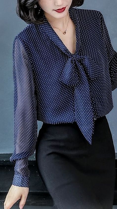 Stylish Tops For Women, Women Blouses Fashion, Design Moda, Fashion Tops Blouse, Trendy Fashion Tops, Pretty Blouses, Classy Dress Outfits, Classy Work Outfits, Stylish Work Outfits