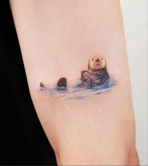 Sea Otter Tattoo, Zee Tattoo, Otter Tattoo, Small Animal Tattoos, Animal Tattoos For Women, Sea Tattoo, Water Tattoo, Geniale Tattoos, Baby Tattoos