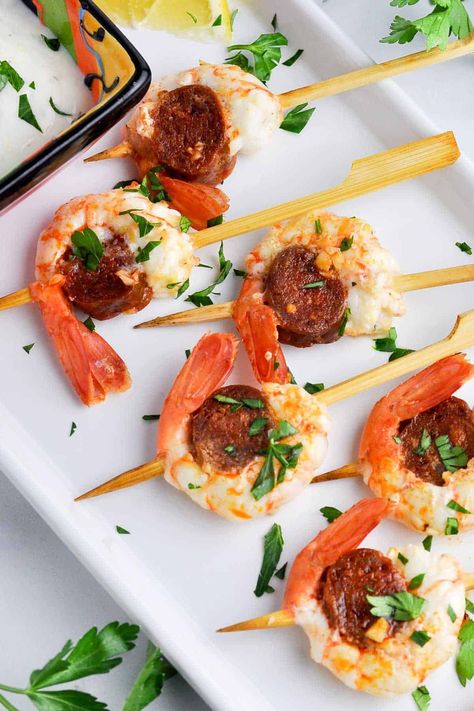 Prawns Appetizers, Prawn And Chorizo, Chorizo Appetizer, Prawn Skewers, Chorizo Recipe, Sausage Appetizers, Sweet Appetizer, Skewer Appetizers, Mini Appetizers