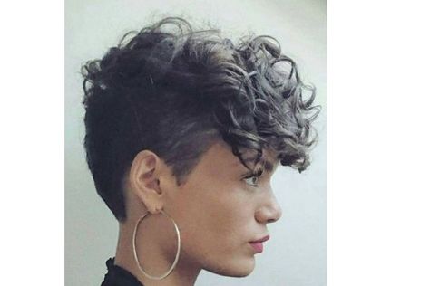 Curly Short Hair, Short Hair Highlights, Shaved Side Hairstyles, Curly Hair Photos, Curly Short, Short Curly Haircuts, Short Hairstyles For Thick Hair, Haircuts For Curly Hair, Girl Haircuts