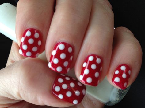 Red And White Disney Nails, Red Nails With White Dots, Red Nails With Polka Dots, Polka Dot Gel Nails, Pocodot Nails, Red And White Polka Dot Nails, Red Polka Dot Nails, Nails For Disneyland, White Polka Dot Nails